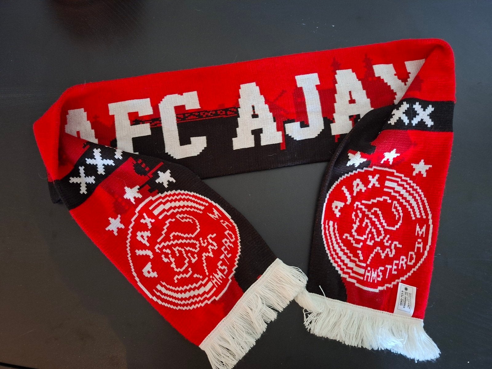 Ajax sjaal - Rood/Zwart met logo en Amsterdamse kruizen, Ophalen of Verzenden, Zo goed als nieuw, Ajax, Vaantje of Sjaal