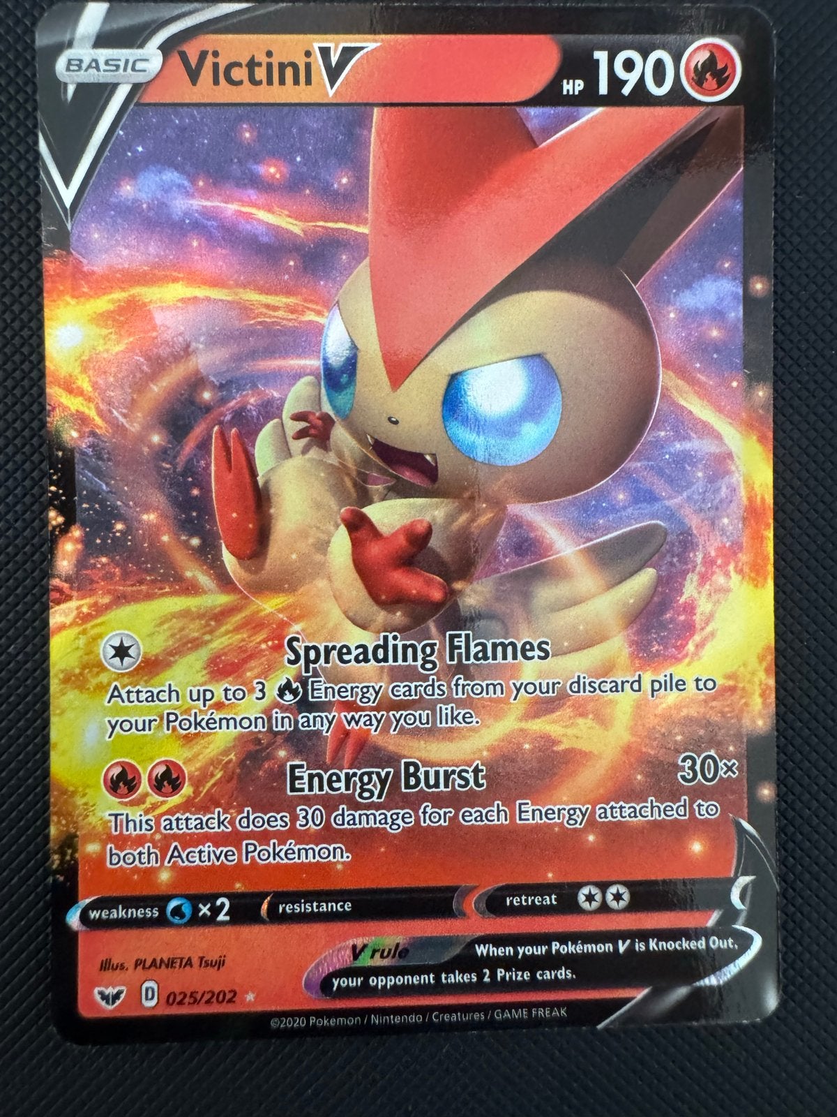 Victini V Pokémon Kaart - Zeldzaam en in Topconditie!, Ophalen of Verzenden, Zo goed als nieuw, Losse kaart