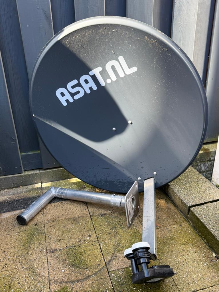 ASAT Satellietschotel + muurbeugel, Ophalen, Zo goed als nieuw, Overige merken