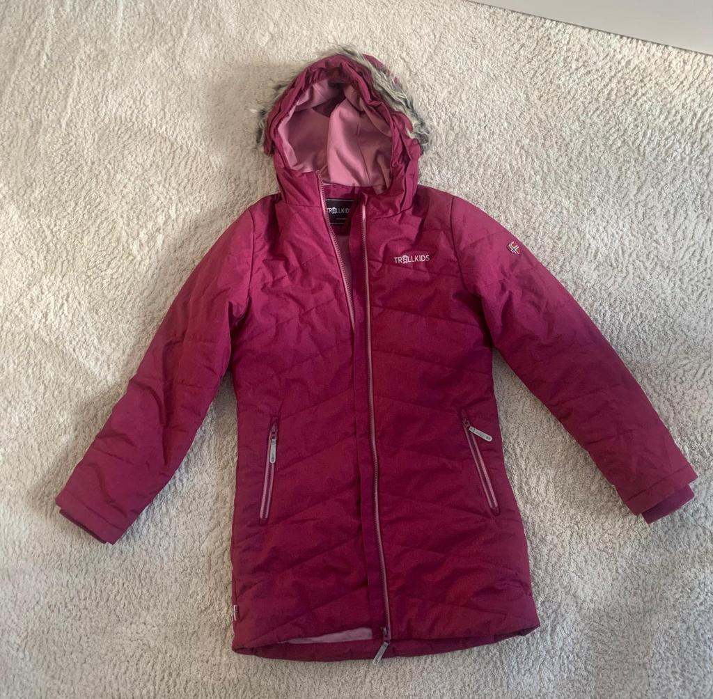 Paarse winterjas maat 152, Kleding | Dames, Wintersportkleding, Ophalen of Verzenden, Zo goed als nieuw, Maat 34 (XS) of kleiner