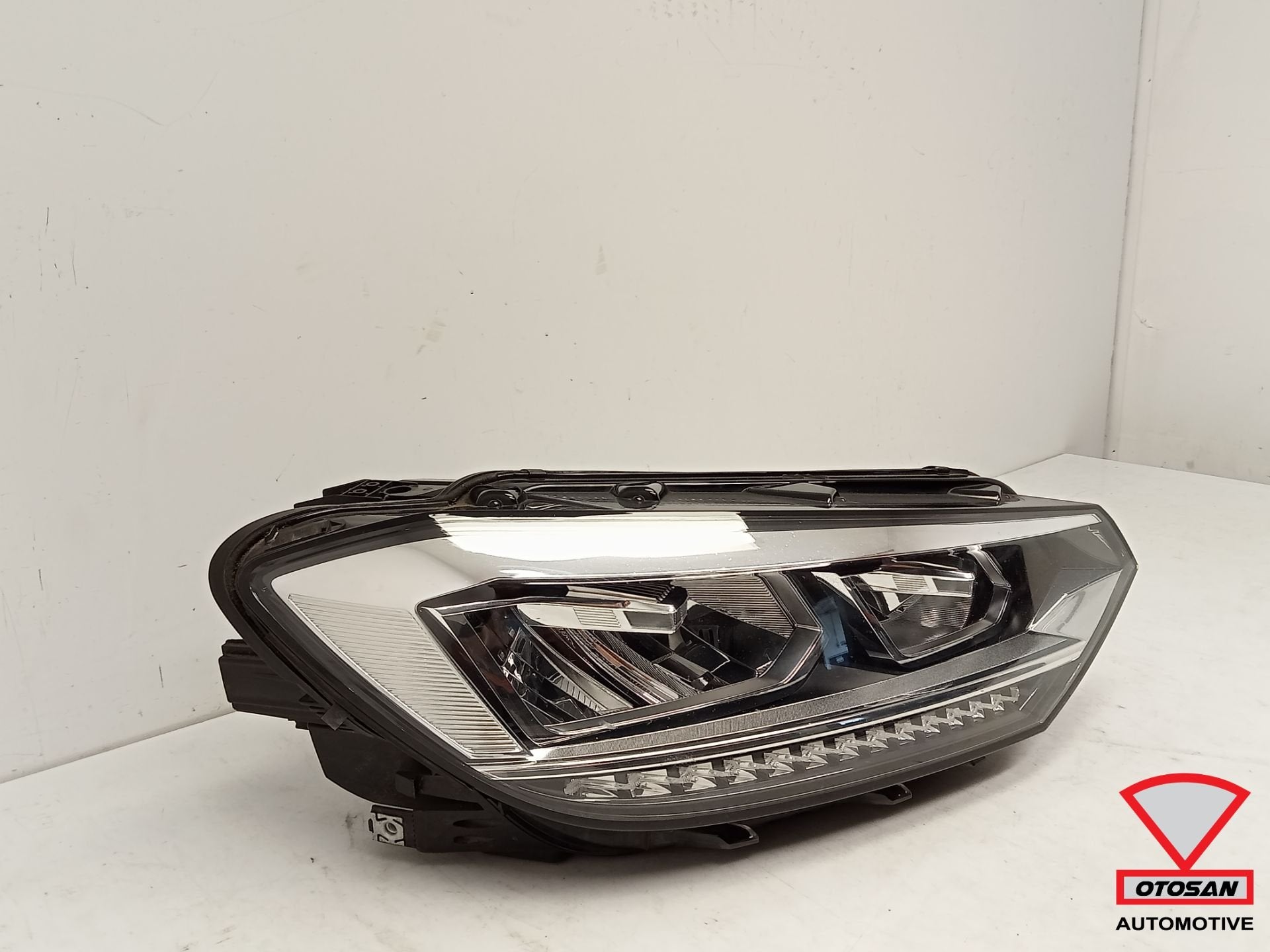 VW Touran 5T 5TA Vol LED Koplamp Rechts 5TB941036B, Gebruikt, Volkswagen, Volkswagen AG, Berliner Ring 2
38440  Wolfsburg, DE
