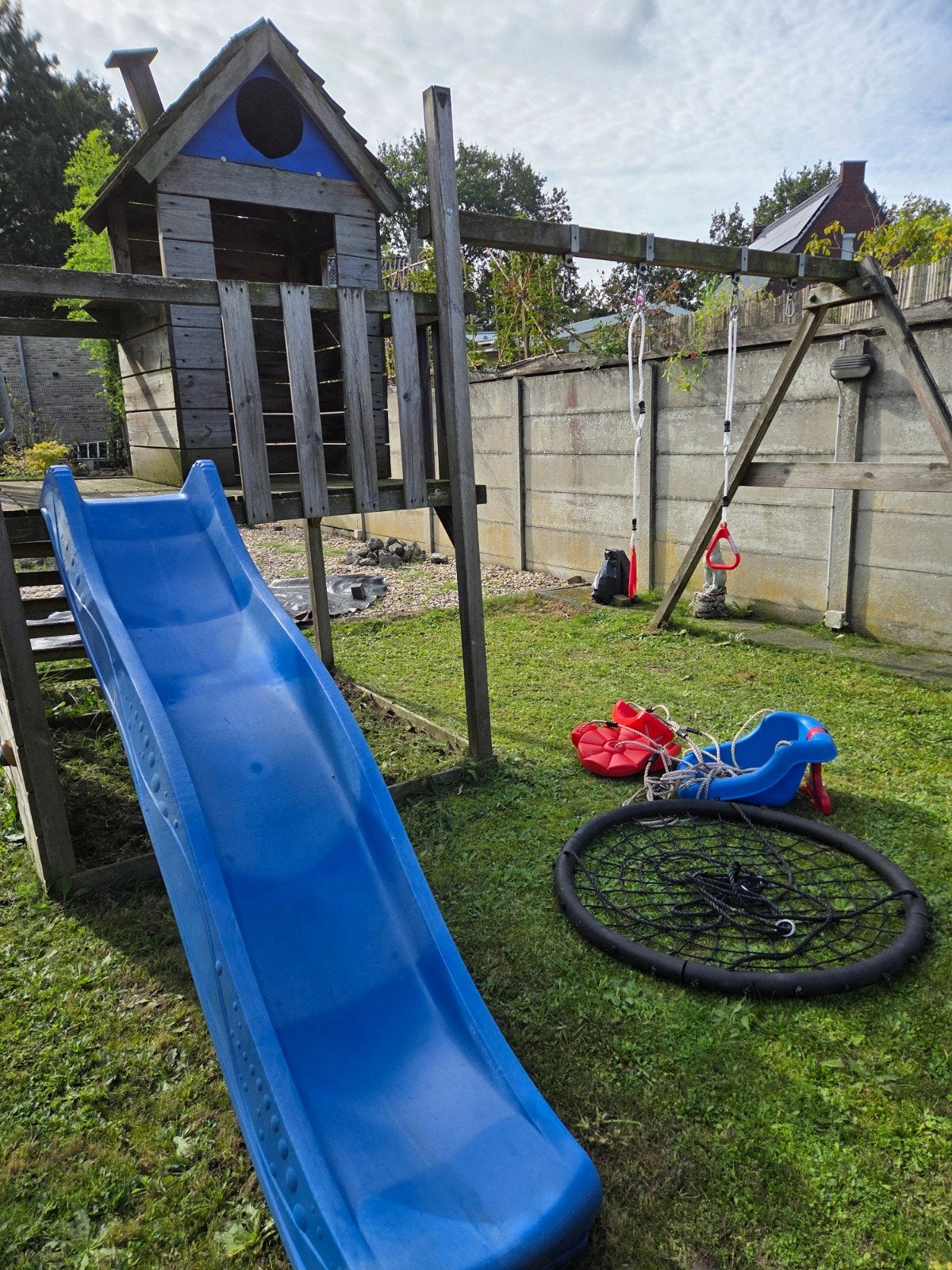 speeltoestel met verschillende attributen, Ophalen, Glijbaan