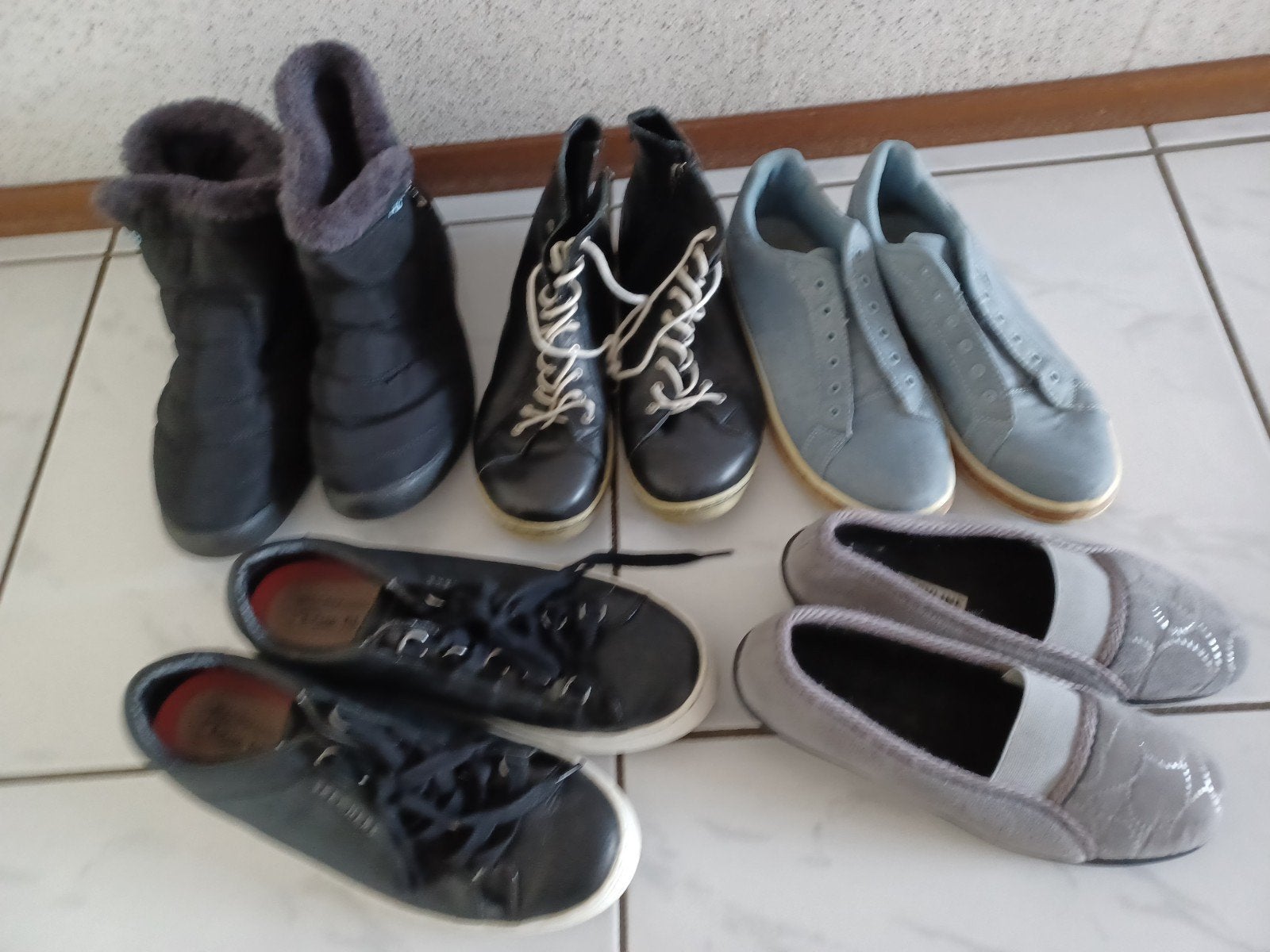 3 paar schoenen,nieuwe Laarsjes,nieuwe pantoffels maat 38+39, Ophalen of Verzenden, Nieuw, Zwart, Pantoffels of Sloffen
