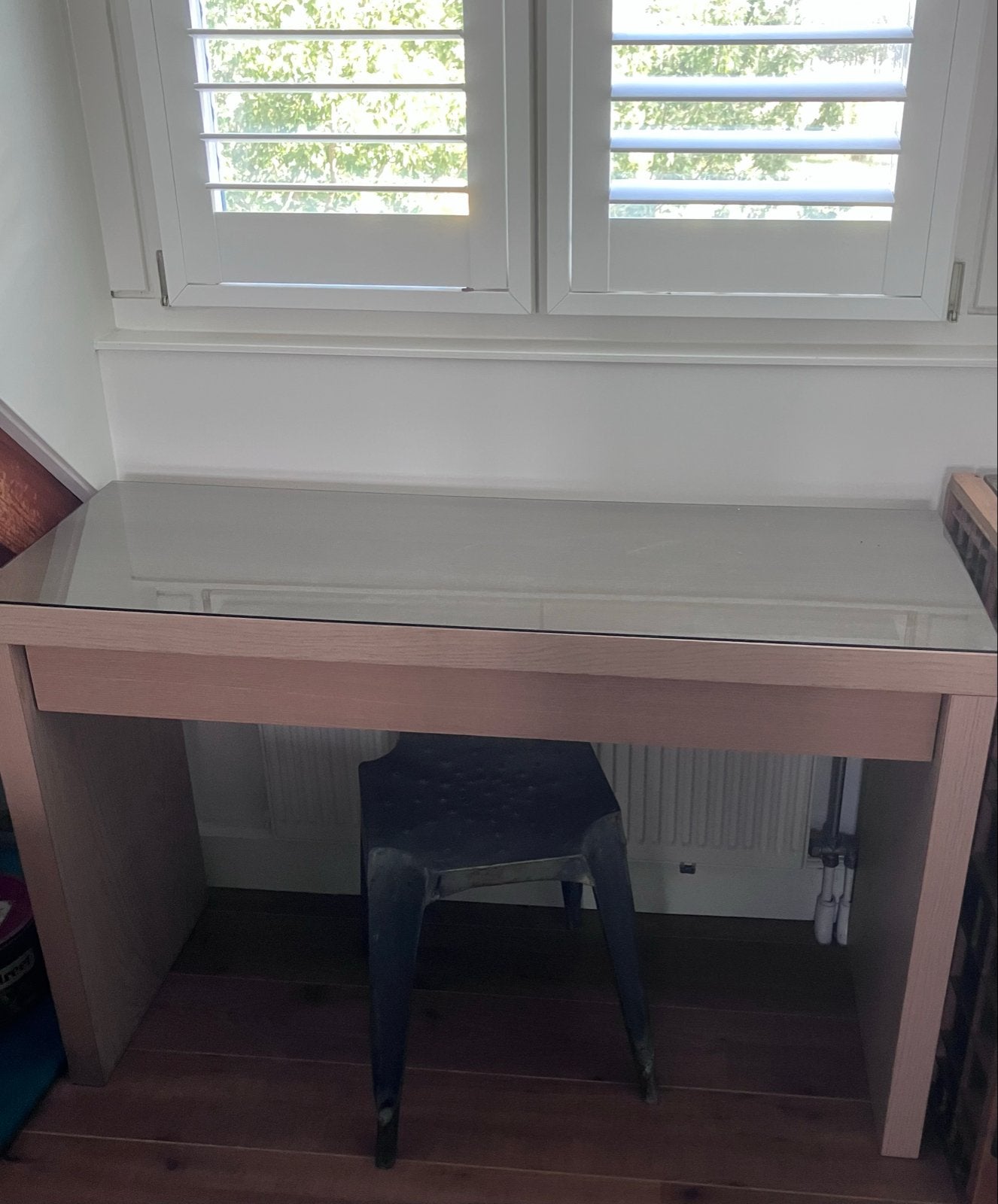 IKEA MALM  bureau / toilet tafel met glazen blad en lade, Huis en Inrichting, Ophalen, Gebruikt, 120 cm, Schoolbureau