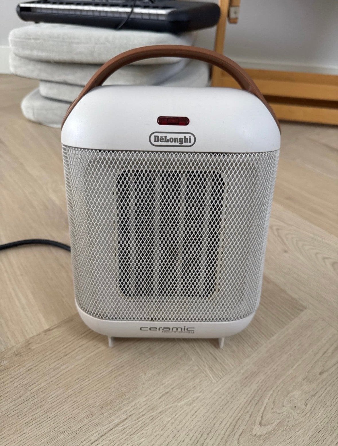 Delonghi keramische kachel - compact en draagbaar, Ophalen, 30 tot 80 cm, Gebruikt, Kachel