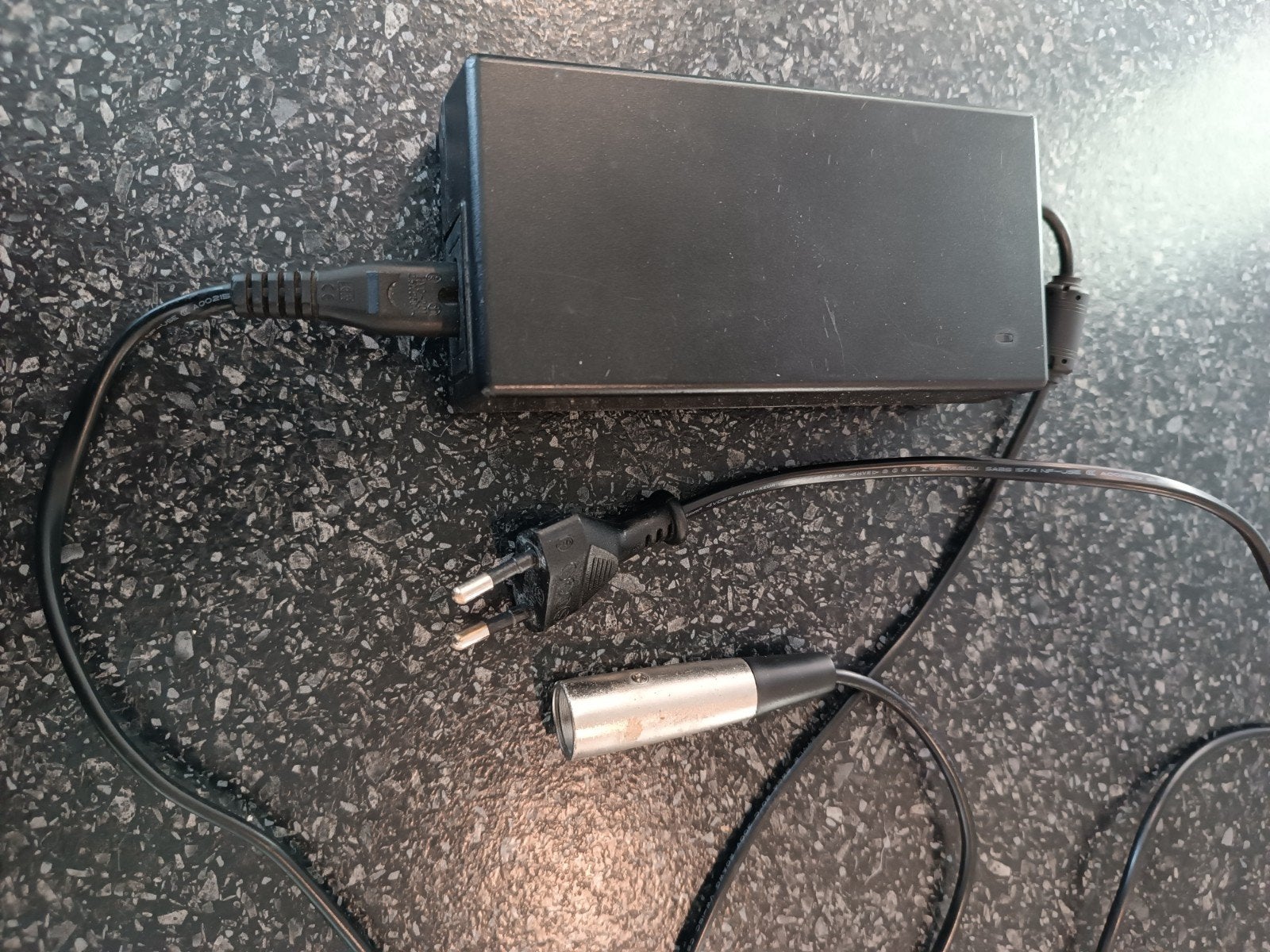 Oplader voor elektrische fiets (XLR-aansluiting), Ophalen of Verzenden, Gebruikt