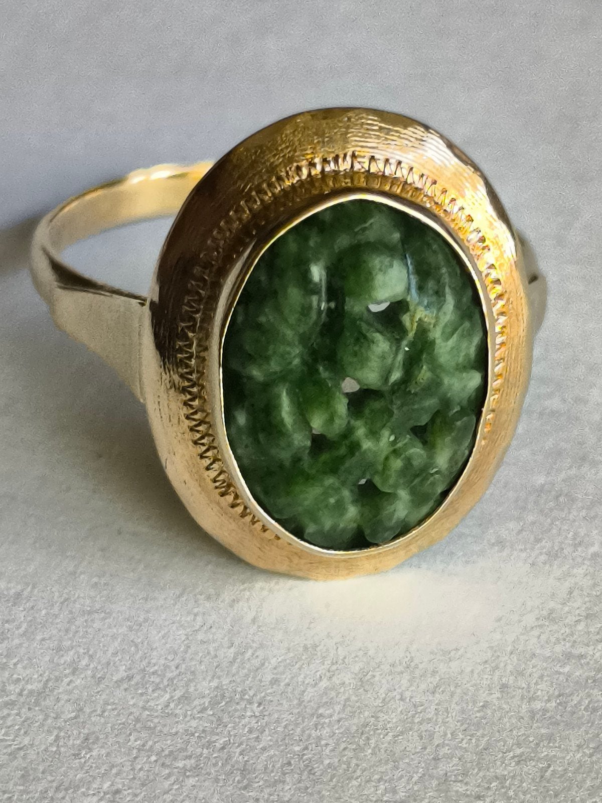ring 14 karaats met jade steen, Verzenden