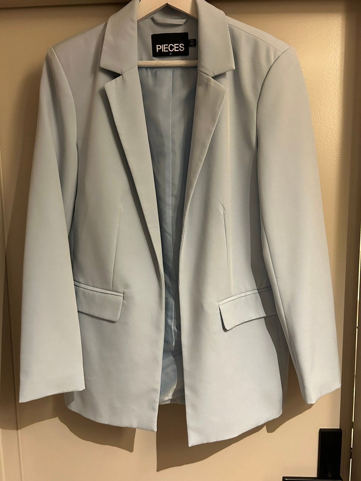Blazer licht blauw maat S Pieces, Blauw, Ophalen of Verzenden, Jasje, Maat 36 (S)