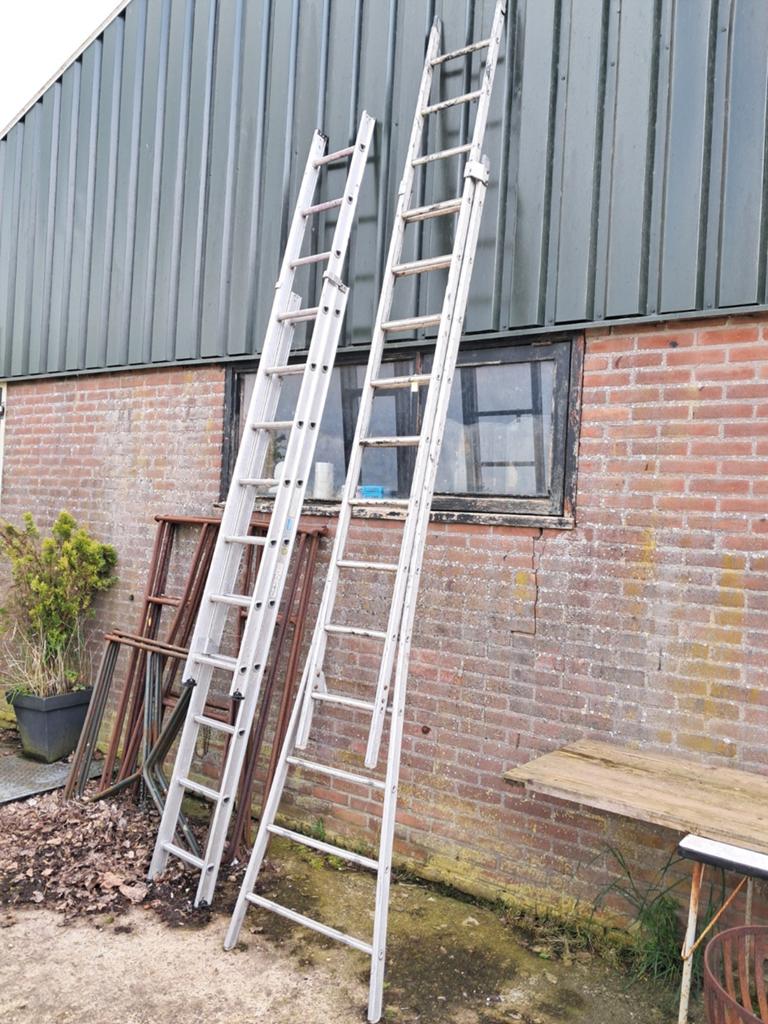 Diverse ladders: 2x10 treden en 2x12 treden, Doe-het-zelf en Verbouw, Ladders en Trappen, Ophalen, Gebruikt, Onbekend, Ladder