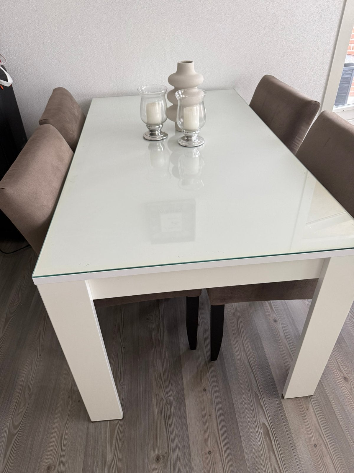 Eettafel hoogglans wit met glasplaat – nette staat, Huis en Inrichting, Ophalen