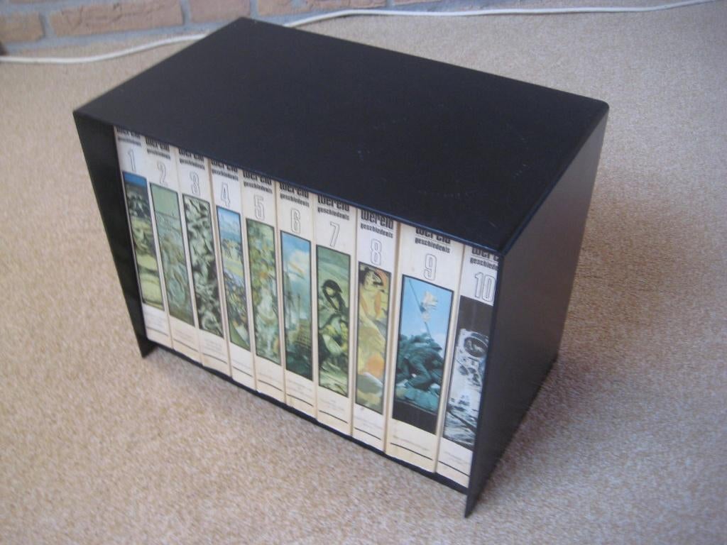ENCYCLOPEDIE in stevige houder. 10 Delen wereldgeschiedenis, Ophalen of Verzenden, Zo goed als nieuw, Overige onderwerpen, Complete serie