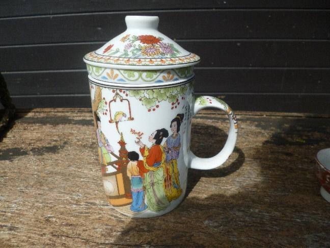 Aparte Chinees/Japanse Theemok zeef en deksel met Geisha's, Antiek en Kunst, Antiek | Servies los, Ophalen of Verzenden