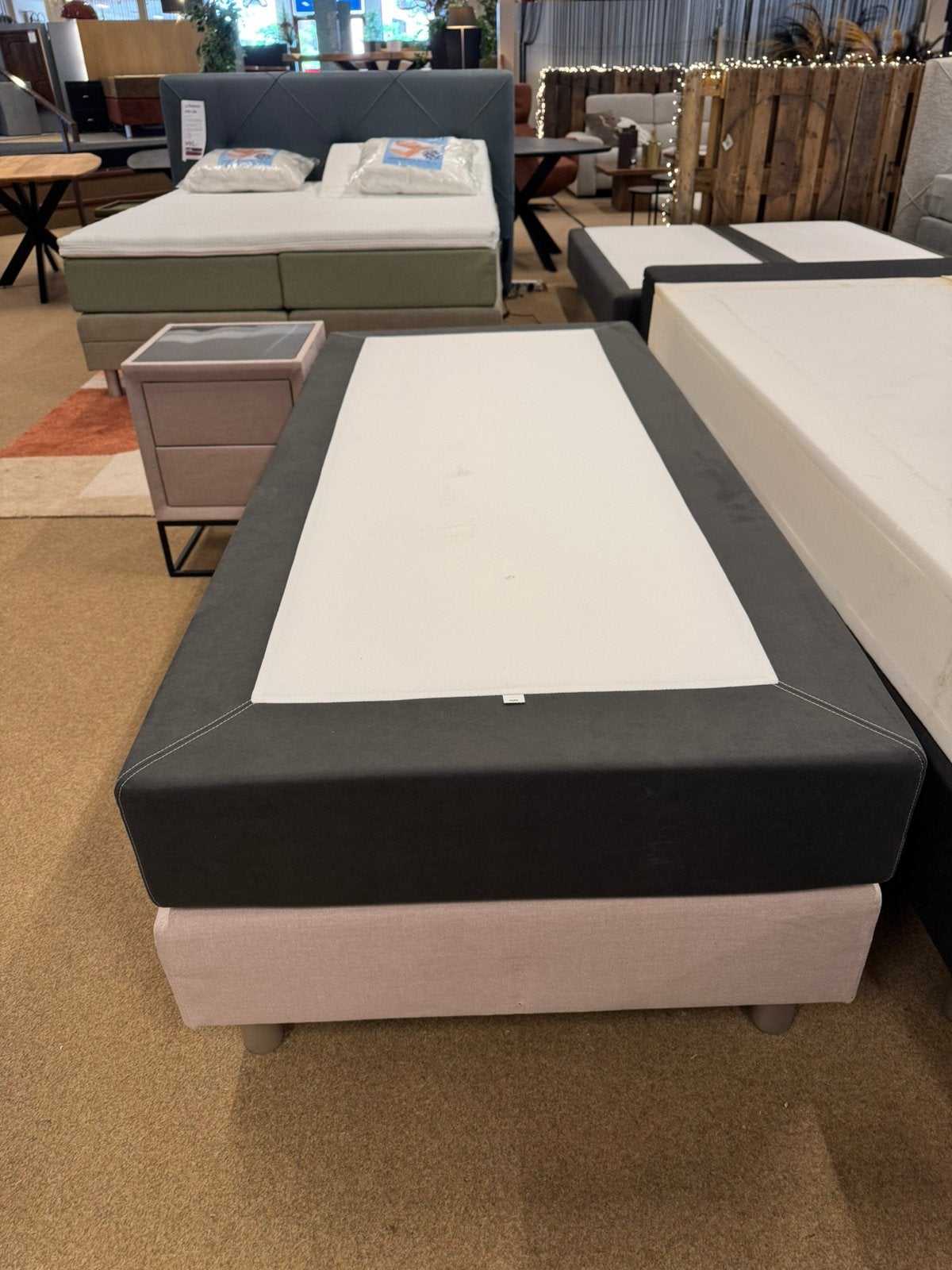 Boxspring + Nachtkasje €149,-  Rose stof Direct/Leverbaar, Ophalen, 90 cm, Eenpersoons, #Boxspring#90#Nachtkastje#Roze#1-Persoons