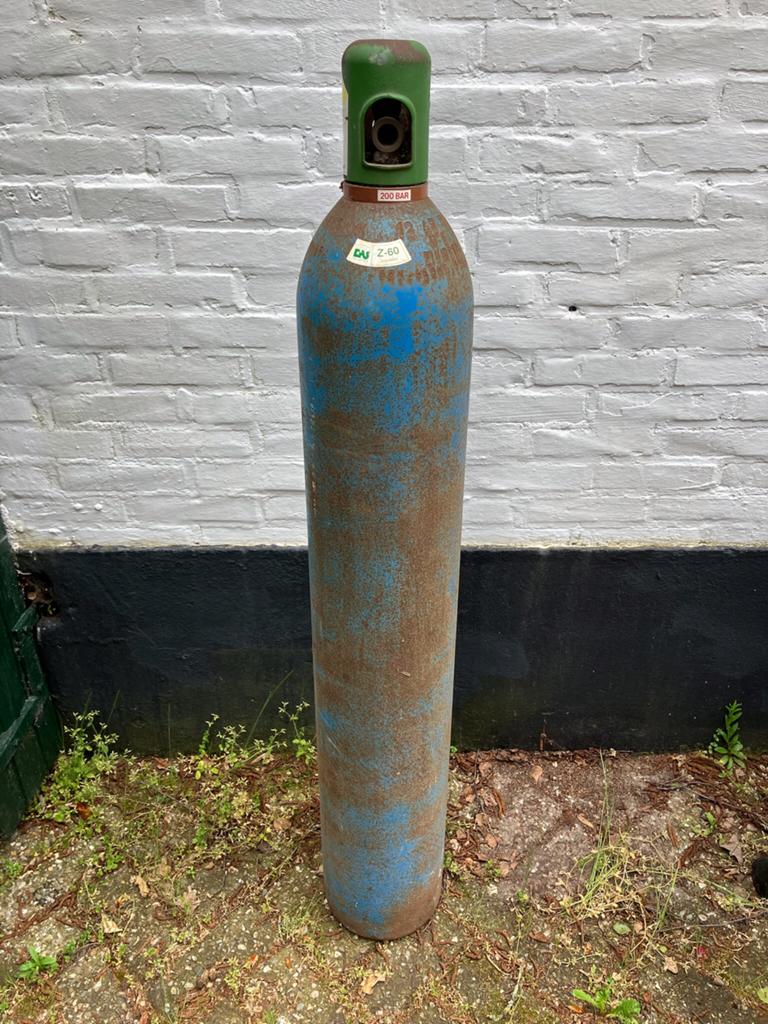 Verschilende oude gascilinders gasflessen koolzuur zuurstof, Ophalen, Gebruikt