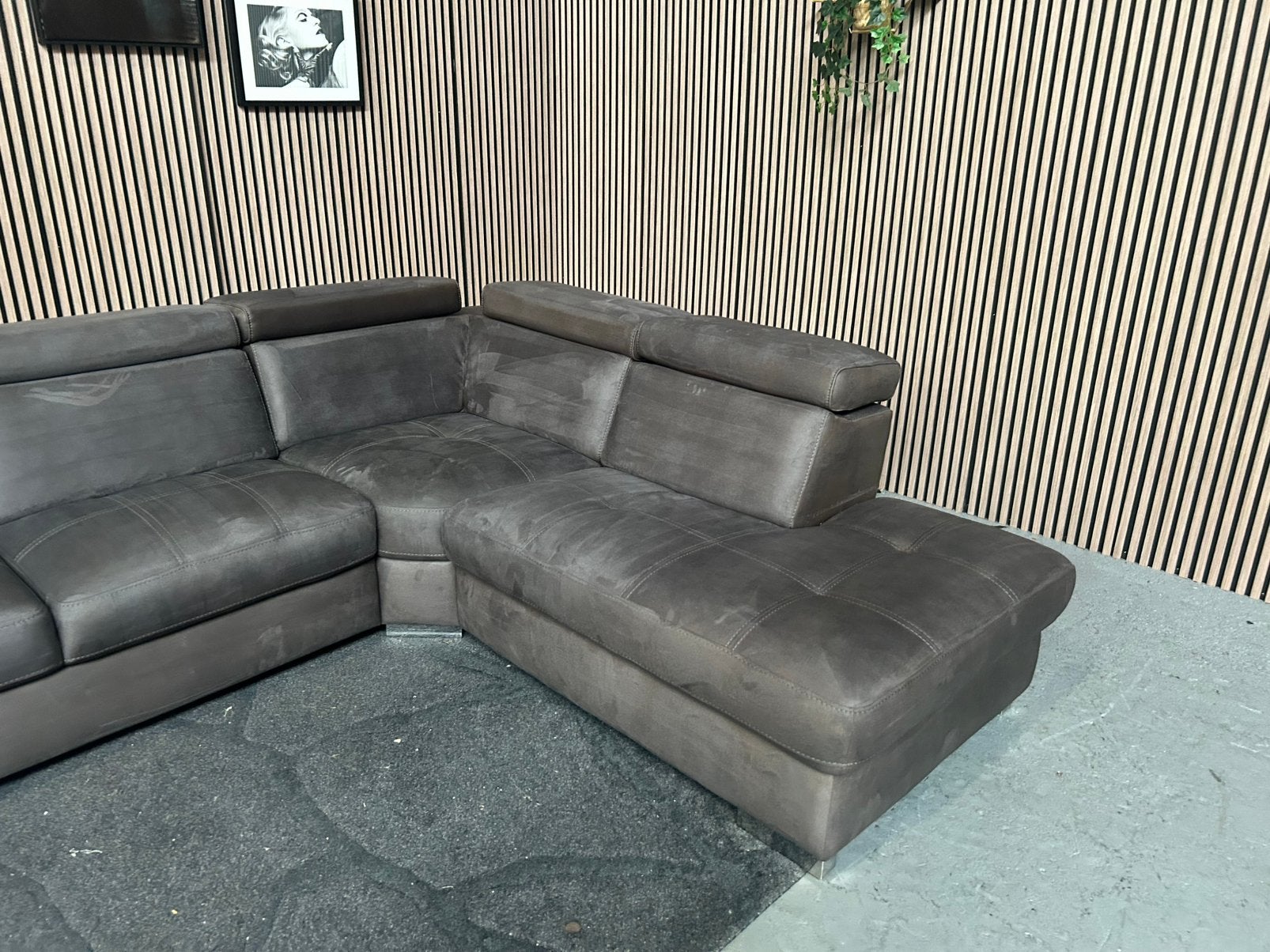 GRATIS LEVERING BRUINE MICROLEDER HOEKBANK 288x235 GEREINIGD, 250 tot 300 cm, Hoekbank, Ophalen of Verzenden, Zo goed als nieuw