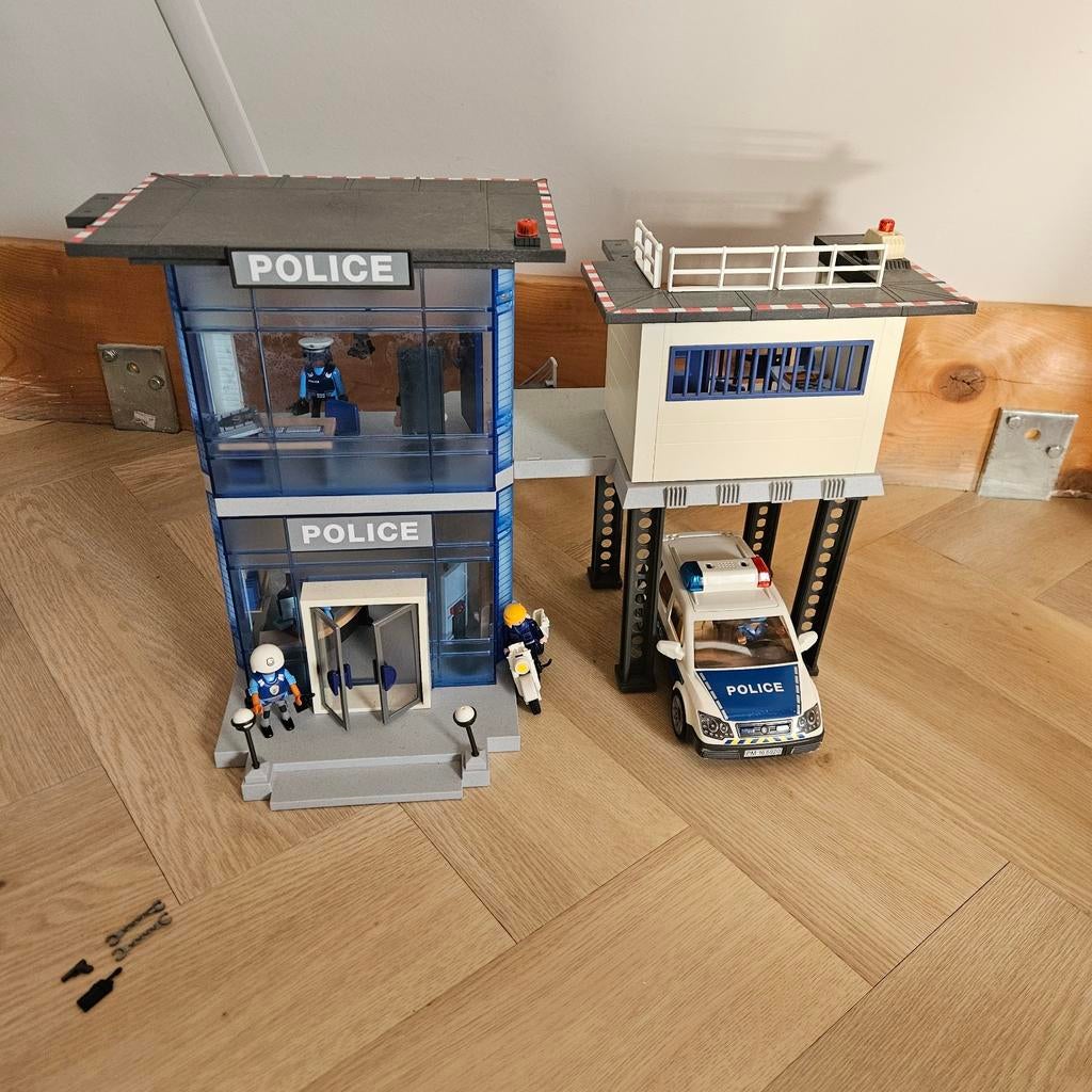 Playmobil Politiebureau met auto, Ophalen of Verzenden, Gebruikt, Complete set