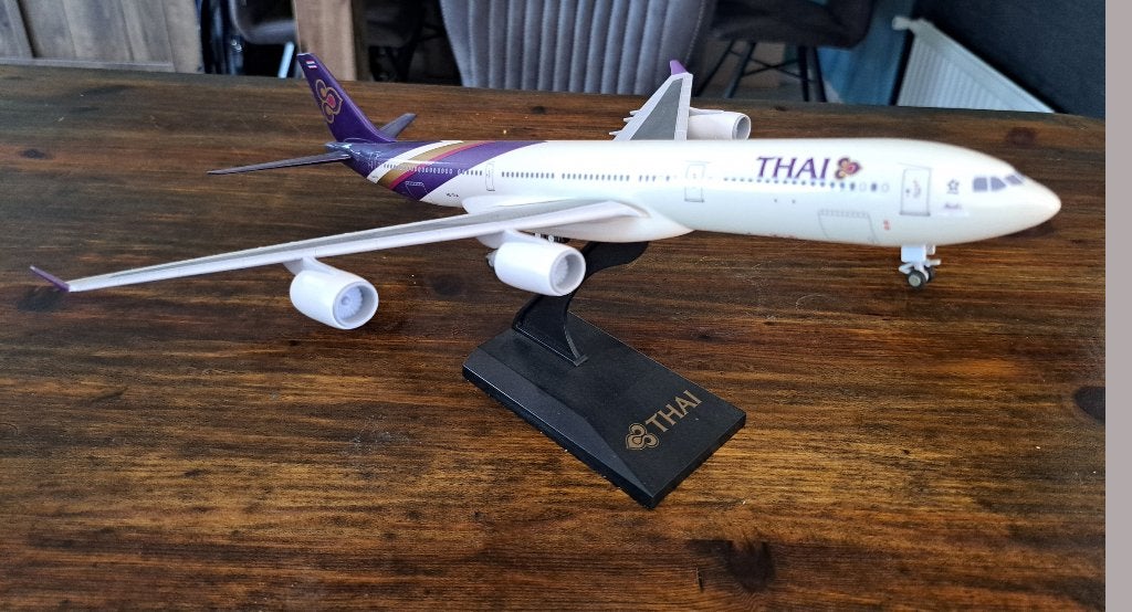 Thai Airways Airbus A340-541, Ophalen of Verzenden, Zo goed als nieuw, Schaalmodel