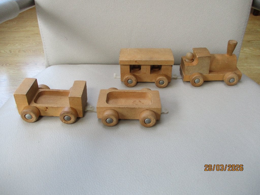 JUKKA - hout - trein - design - Finland, Ophalen of Verzenden, Gebruikt, Duw- of Trekspeelgoed