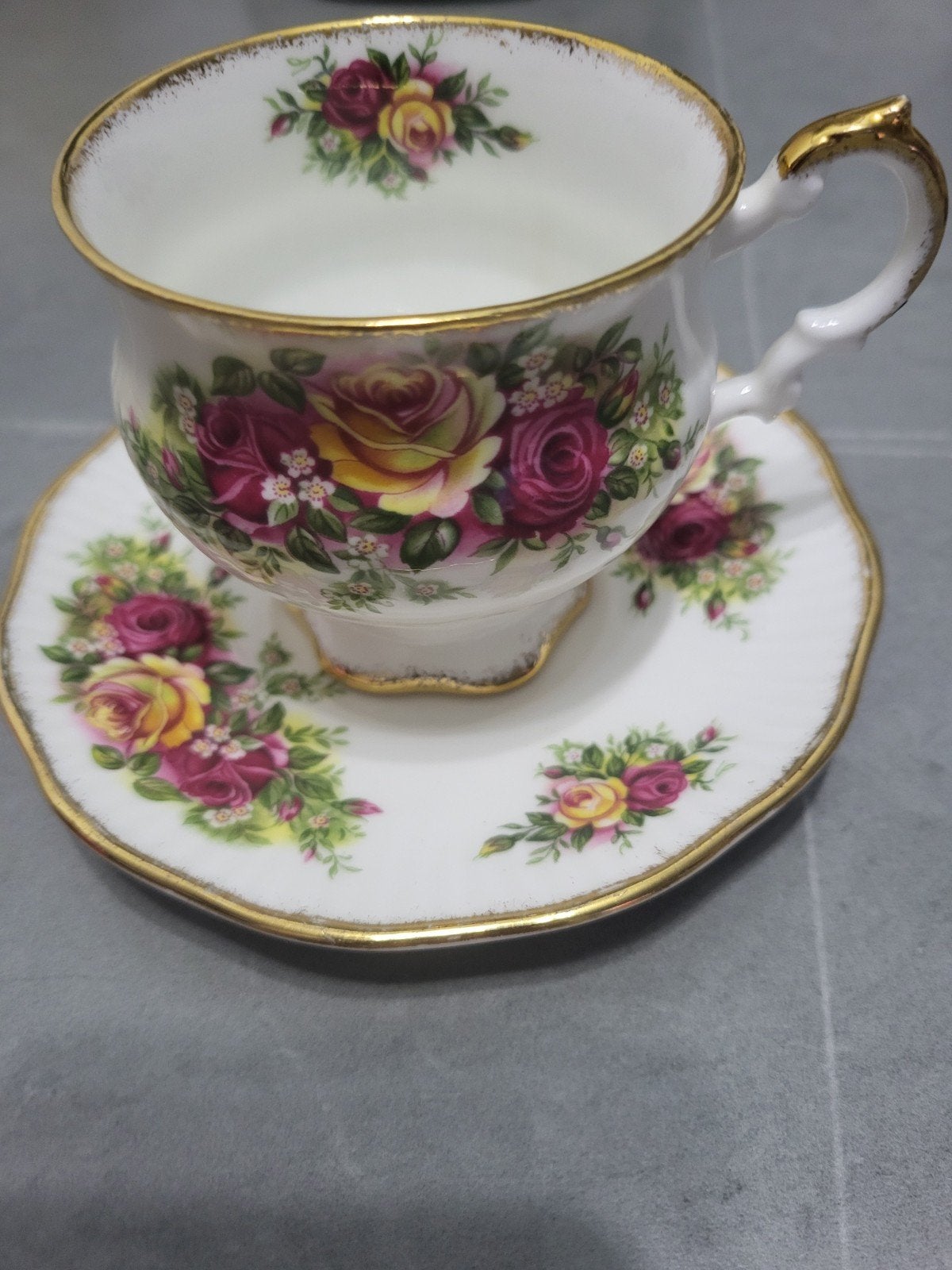 Elizabethan Fine Bone China Kop en Schotel - Rozenmotief, Antiek en Kunst, Ophalen of Verzenden