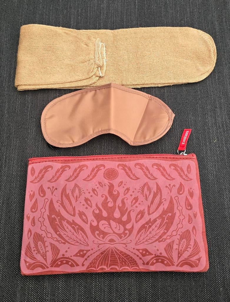 Emirates amenity kit met slaapmasker en sokken, Ophalen of Verzenden, Zo goed als nieuw, 30 cm of meer, Minder dan 35 cm