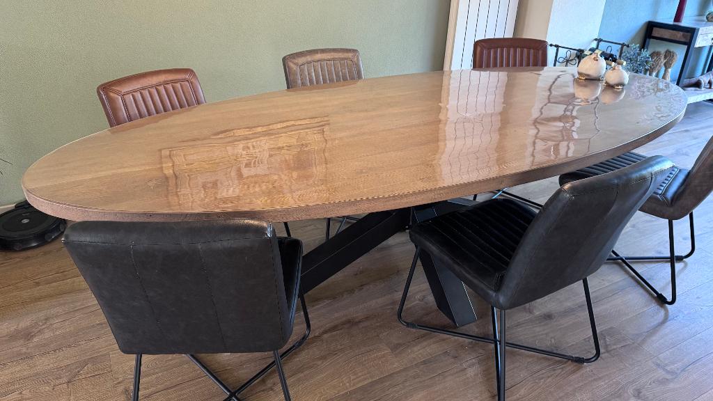 Ovale massief Eiken eettafel voor 6 of 8 personen., Huis en Inrichting, Tafels | Eettafels, Ophalen, 100 tot 150 cm, Eikenhout