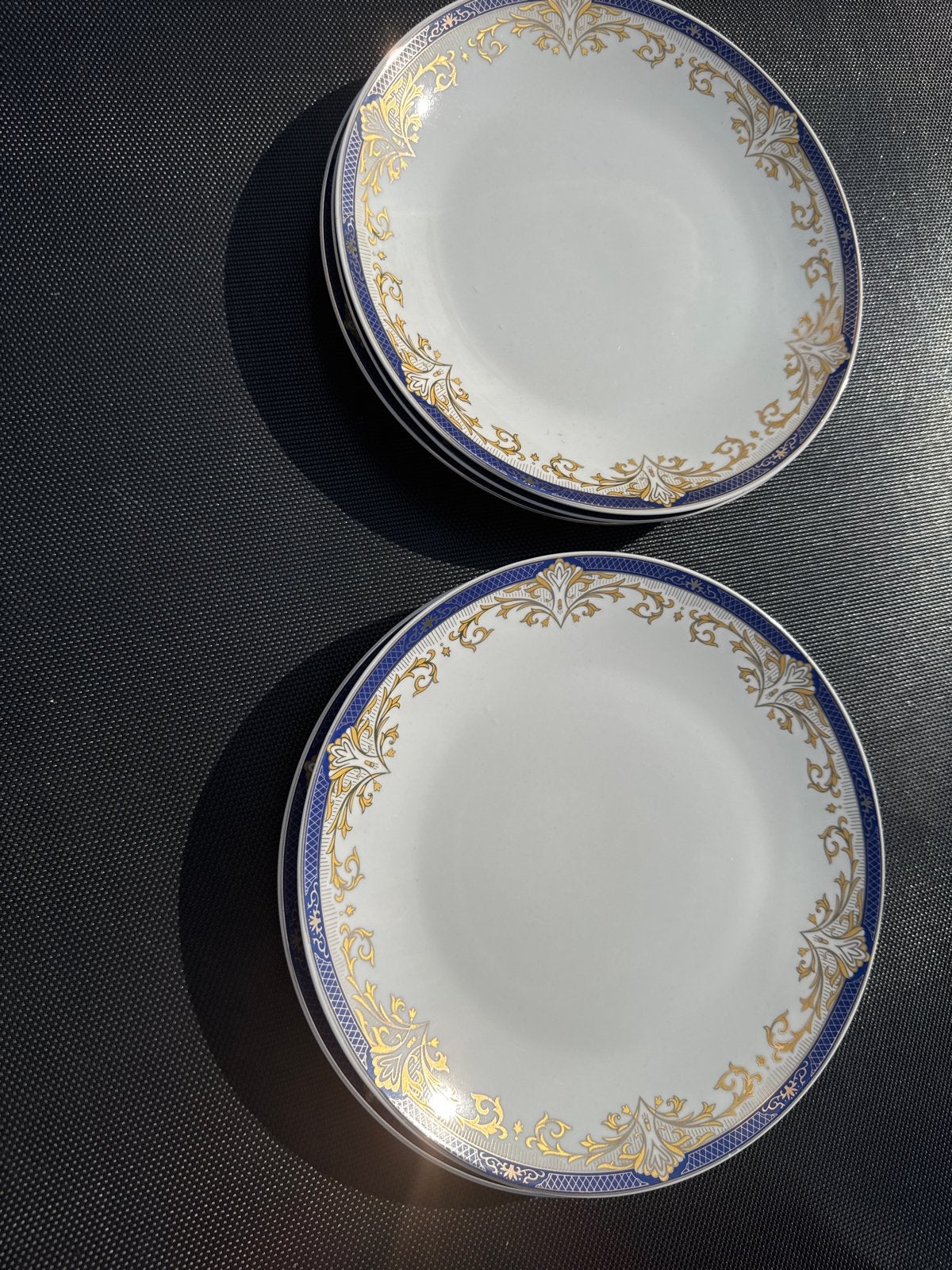 Set van 15 porseleinen borden met blauw en goud decor, Huis en Inrichting, Keuken | Servies, Gebruikt, Klassiek, Ophalen of Verzenden
