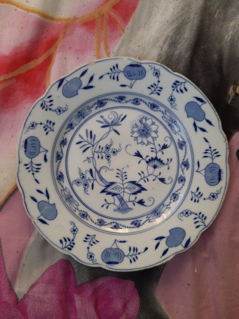 2 antieke porseleinen Louis Regout borden "De blauwe ui", Antiek en Kunst, Antiek | Servies los, Ophalen of Verzenden