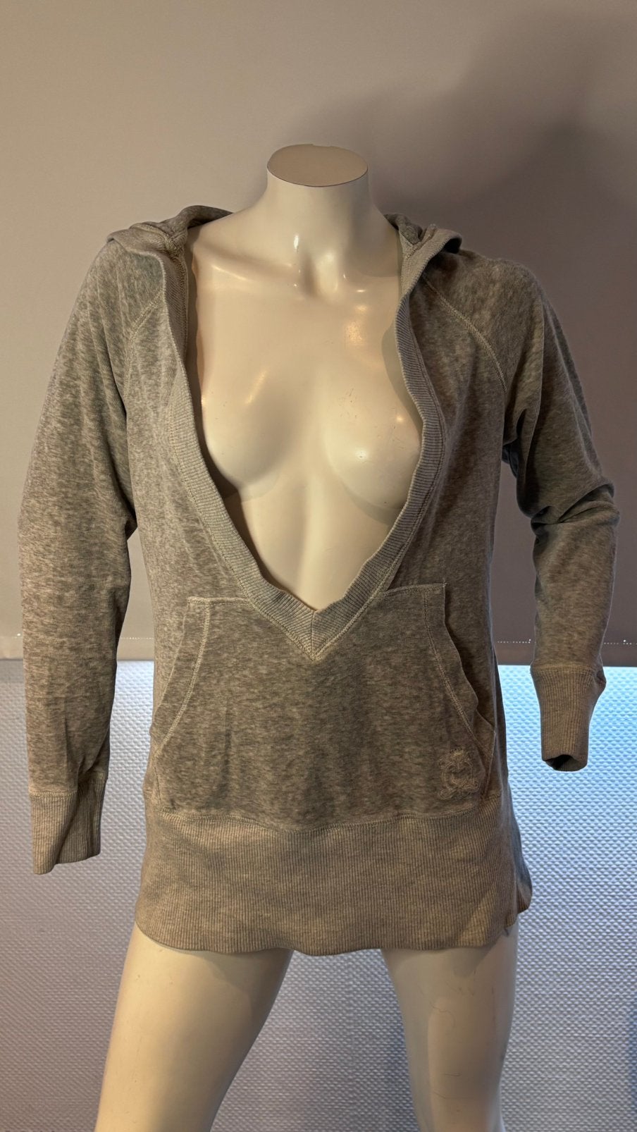 Juicy couture fluweele hoodie maat L, Ophalen of Verzenden, Zo goed als nieuw, Maat 42/44 (L), Grijs