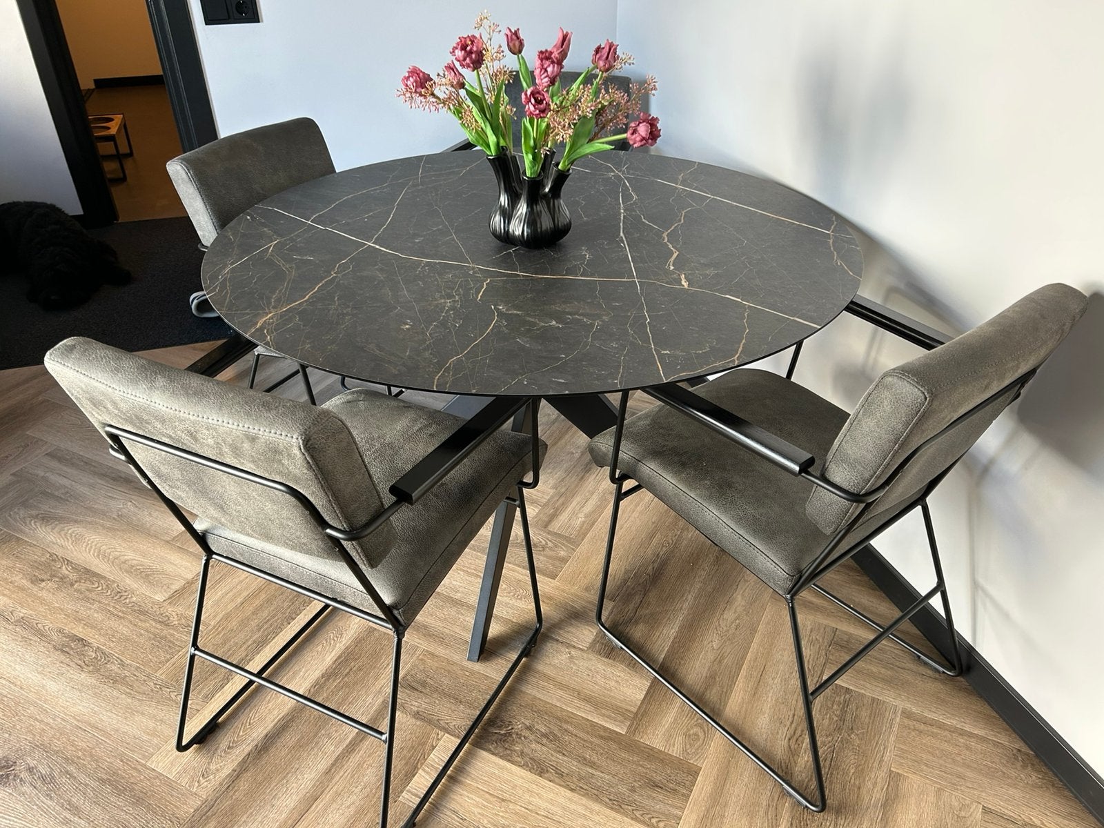 Mooie eettafel set met 4 stoelen, Ophalen, Rond, Zo goed als nieuw, Metaal