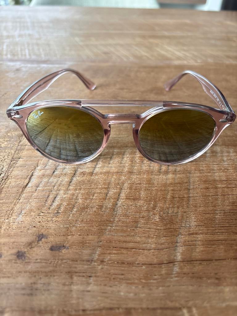 Ray-Ban Zonnebril - Roze Montuur, Gouden Glazen, Zonnebril, Ophalen of Verzenden, Zo goed als nieuw, Ray-Ban