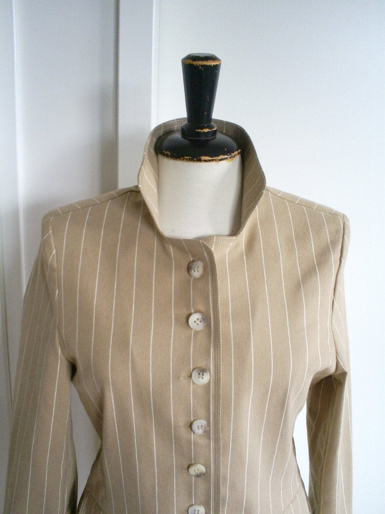 NIEUW __ krijtstreep jasje van B THREE mt. 38, Kleding | Dames, Jasjes, Kostuums en Pakken, Maat 38/40 (M), Verzenden, Beige, Nieuw