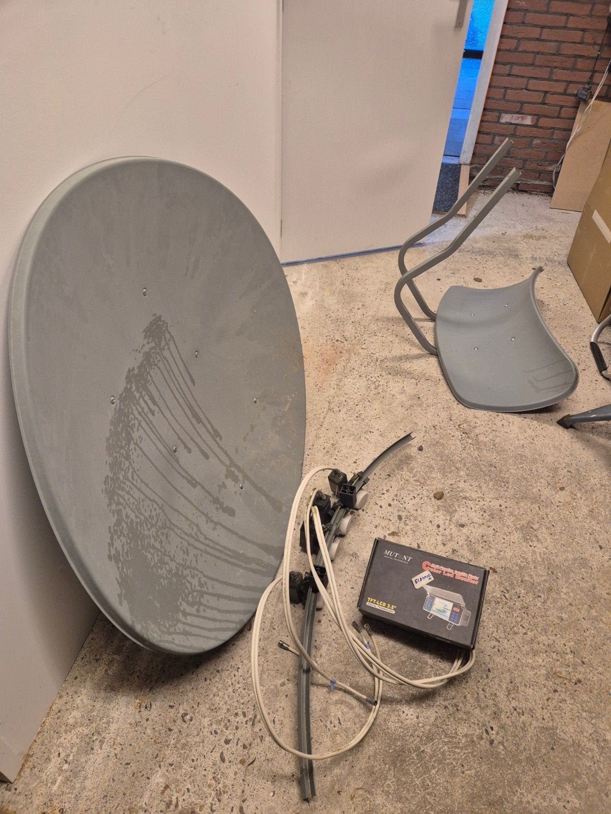 Schotelantenne met Mutant Satelliet Zoeker, Ophalen, Gebruikt, (Schotel)antenne, Overige merken