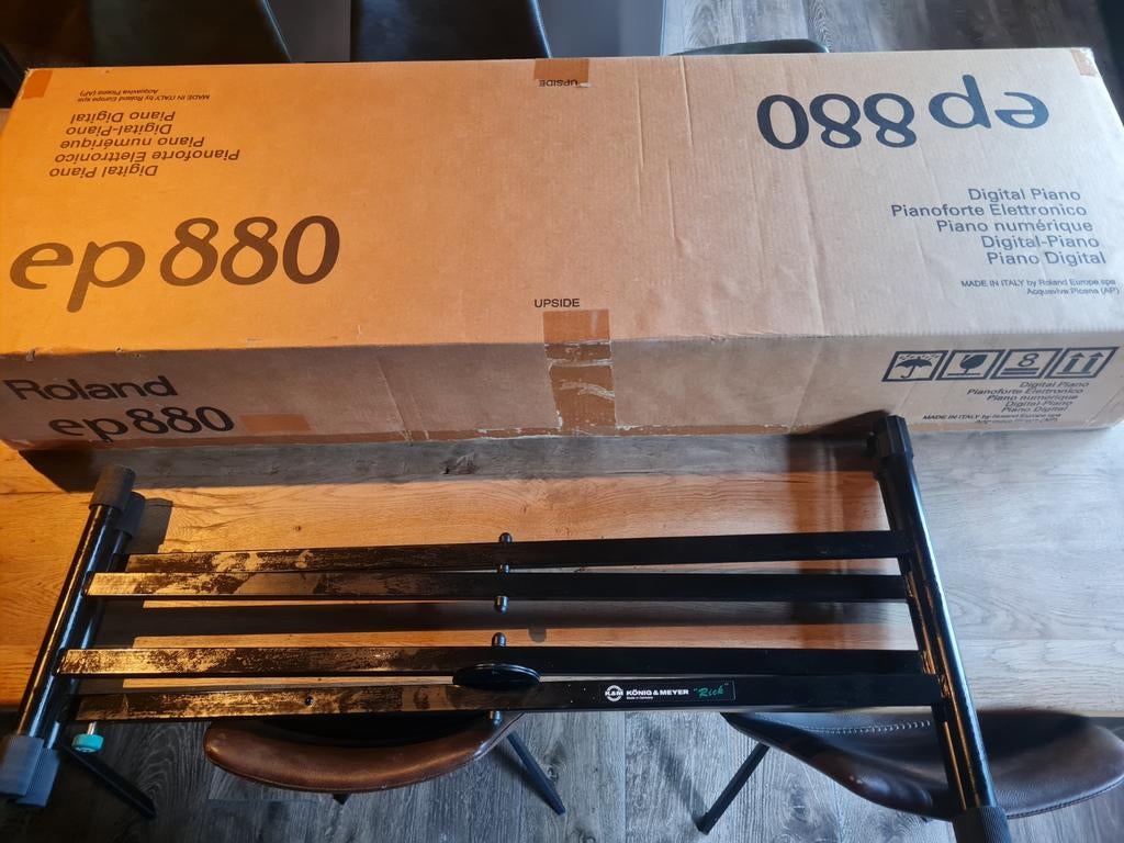 Roland EP-880 Digitaal Piano met K&M Standaard, Muziek en Instrumenten, Piano's, Ophalen, Gebruikt, Zwart, Digitaal