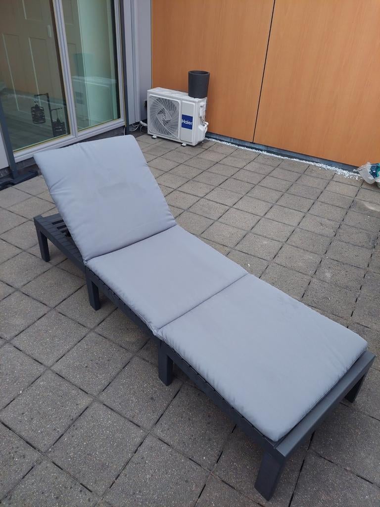 Ligbed met kussen, Tuin en Terras, Ligbedden, Gebruikt, Kunststof, Verstelbaar, Ophalen of Verzenden