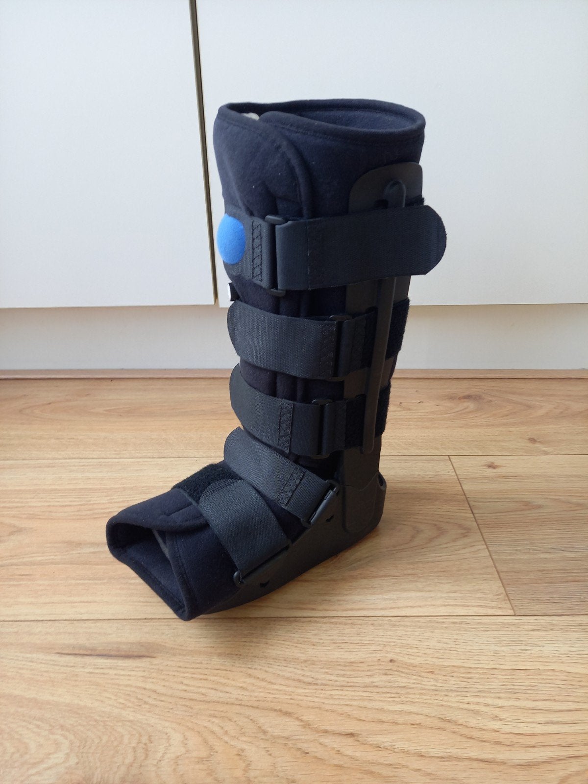 De walker boot met zijn harde zool     en   luchtpompsysteem, Ophalen, Gebruikt