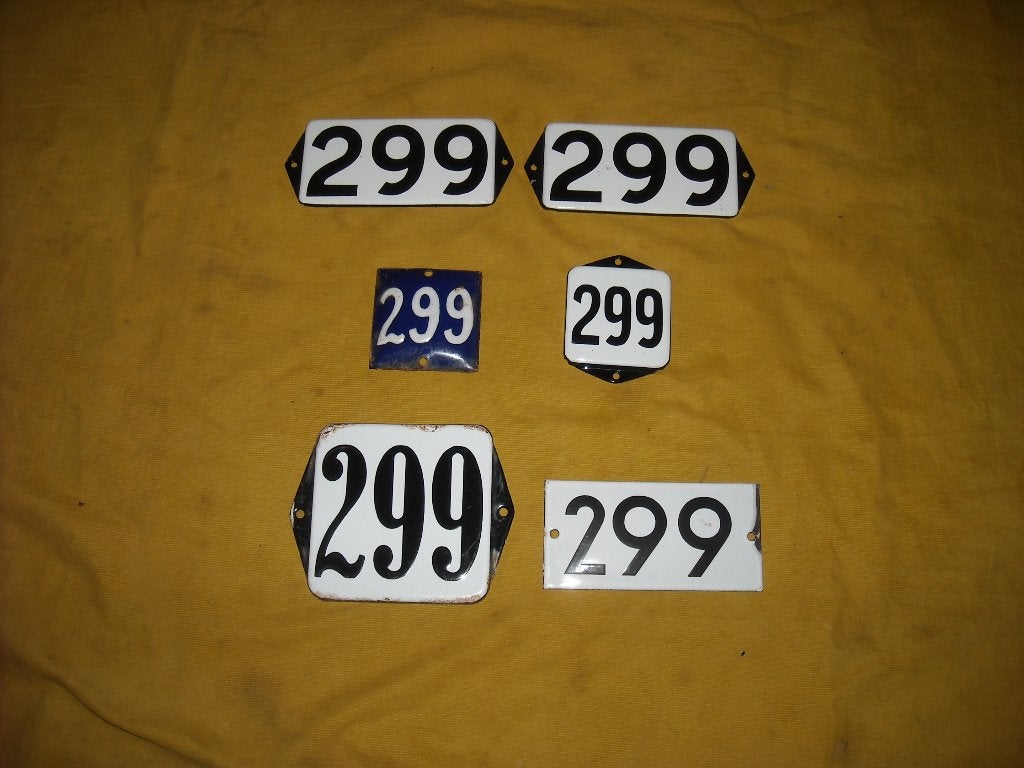 oud emaille huisnummer 299 ook 300 301 302 303 304 305 306 3, Ophalen of Verzenden