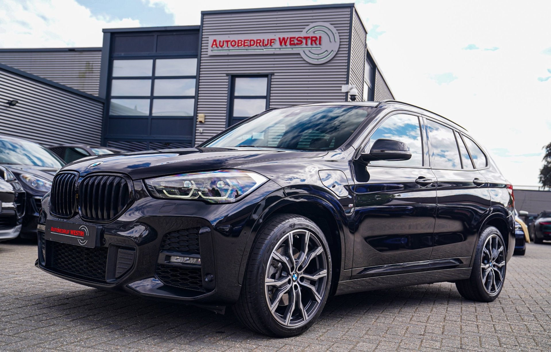 BMW X1 XDrive25e eDrive Edition | M-pakket | HuD | Panorama, Auto's, BMW, 8 kWh, 125 pk, Gebruikt, Zwart