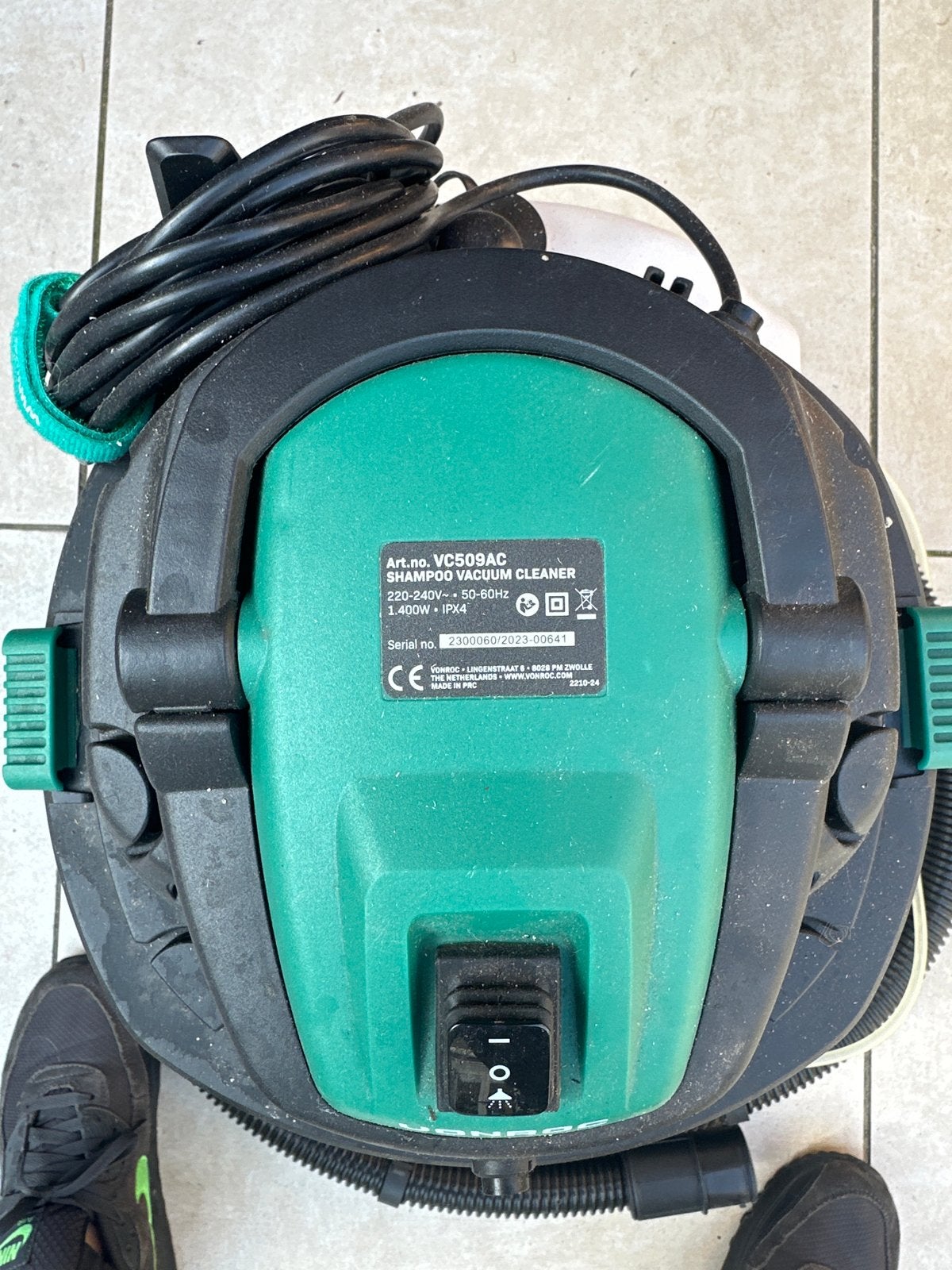 VONROC VC509AC Tapijtreiniger - 1400W - Nat/Droog, Doe-het-zelf en Verbouw, Ophalen of Verzenden, Zo goed als nieuw, Waterstofzuiger