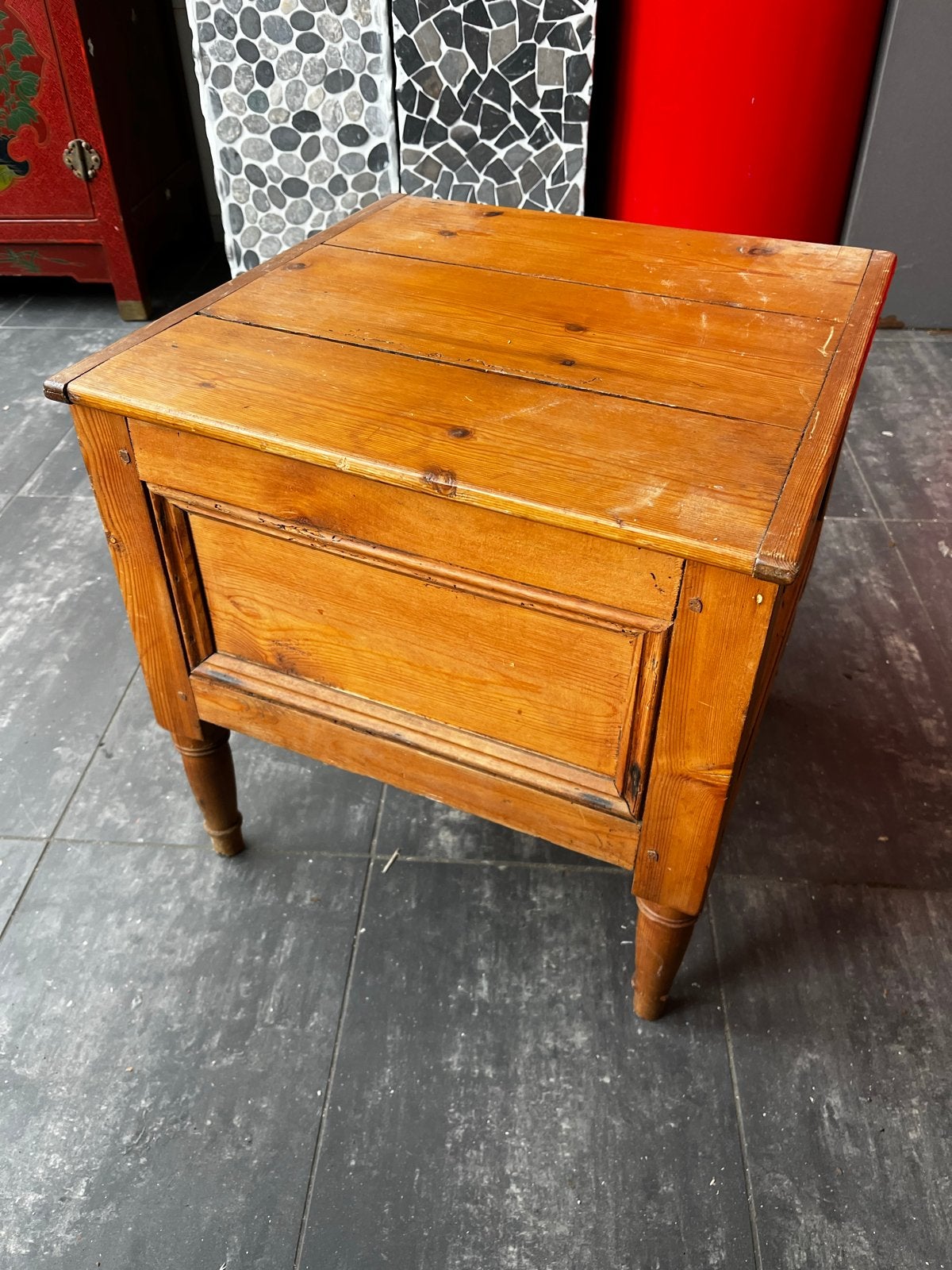 Antieke houten kist/bijzettafel met opbergruimte, Antiek en Kunst, Ophalen