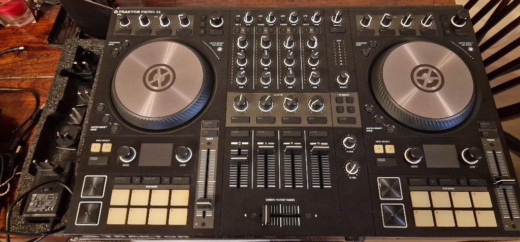 Traktor Kontrol S4 (MK3) / DJ-controller, Muziek en Instrumenten, Dj-sets en Draaitafels, Ophalen of Verzenden, Gebruikt, Dj-set