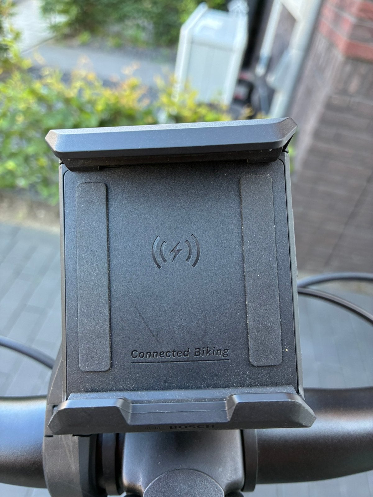 Bosch smartphone houder. Geschikt voor Kiox 300/500, Fietsen en Brommers, Ophalen, Draadloos, Zo goed als nieuw