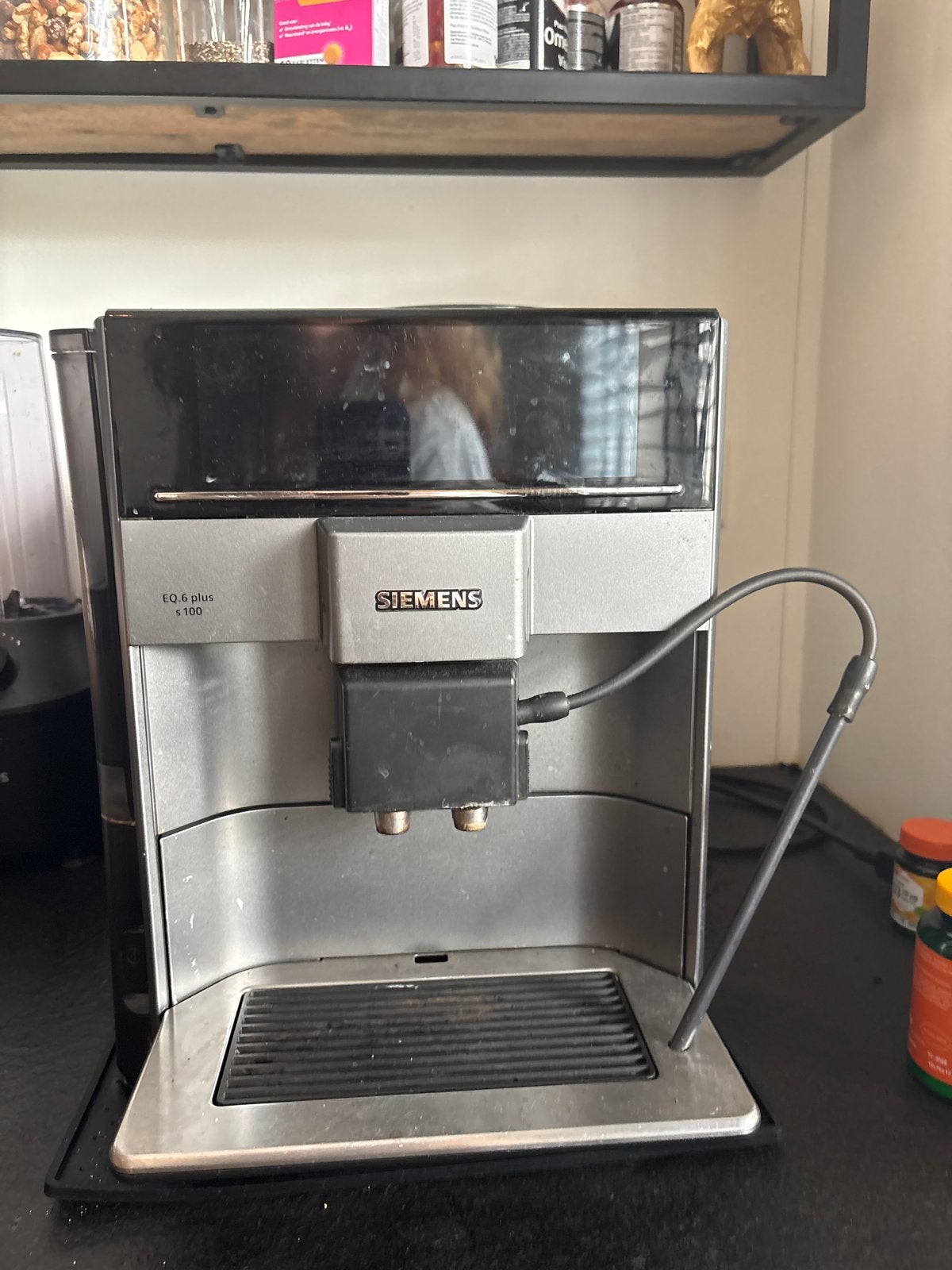 Siemens EQ.6 Plus S100 Volautomatische Espressomachine, Witgoed en Apparatuur, Koffiezetapparaten, Ophalen, Afneembaar waterreservoir