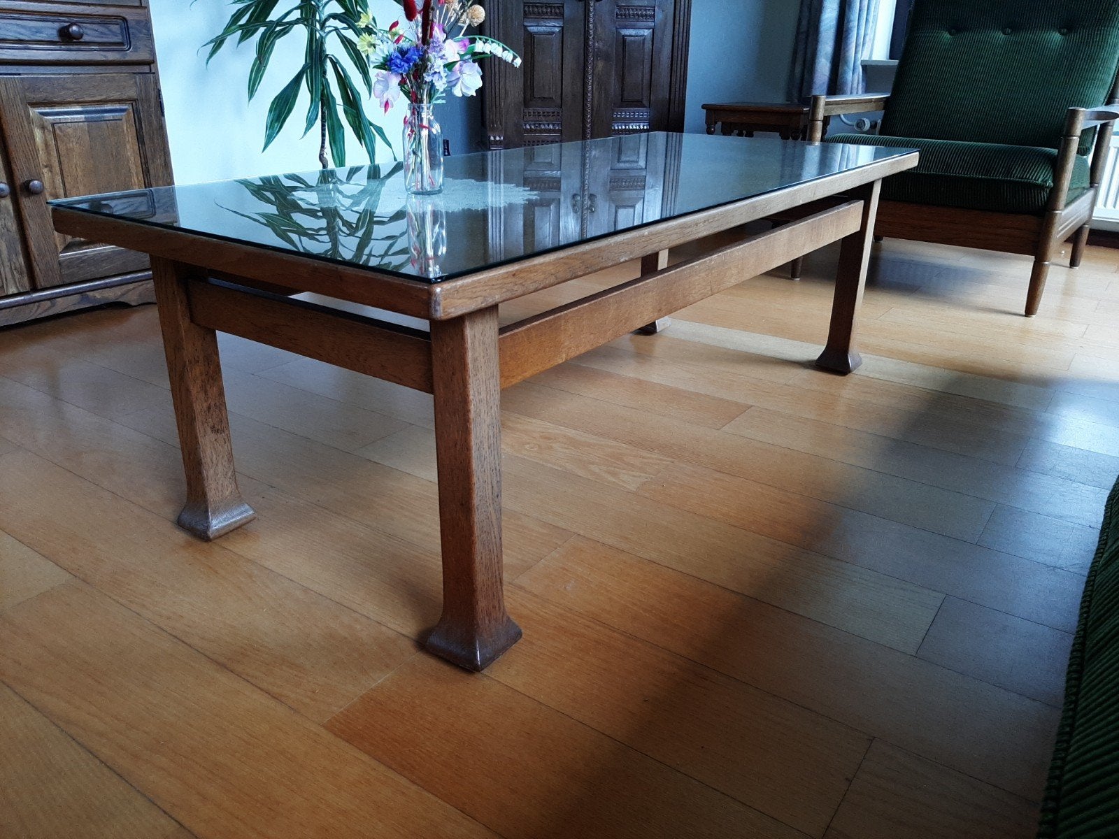 Houten salontafel met dikke glasplaat - 140x60x45 cm, Ophalen, Zo goed als nieuw, Rechthoekig, Overige houtsoorten