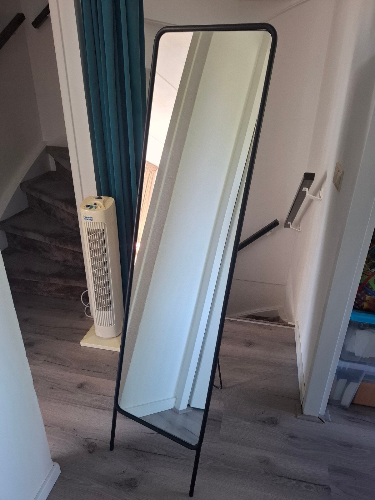 Xenos spiegel met standaard, Huis en Inrichting, Woonaccessoires | Spiegels, Ophalen, Minder dan 50 cm, Zo goed als nieuw, 150 tot 200 cm