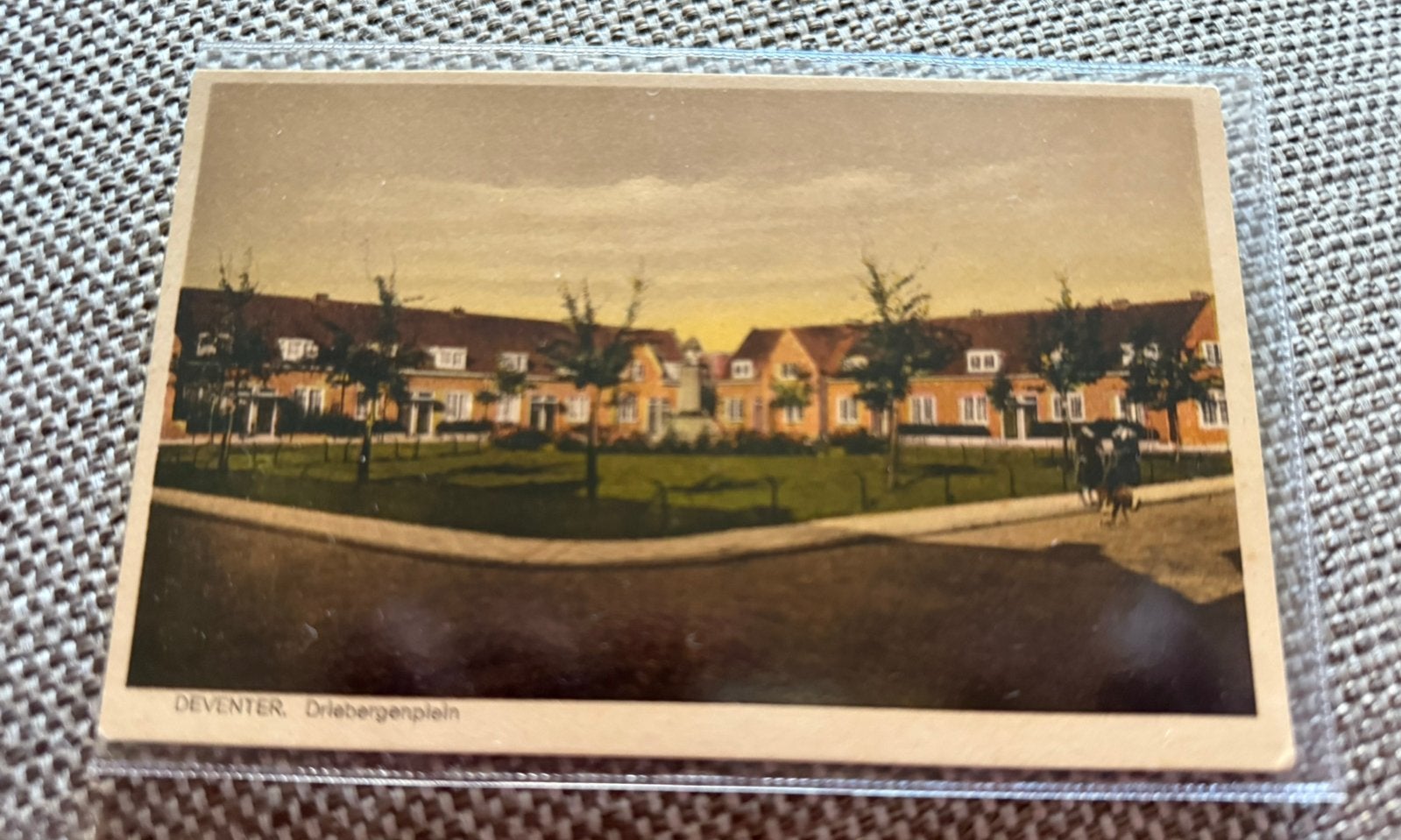 kleurenansichtkaart van het Driebergenplein in Deventer, Ophalen of Verzenden, Overijssel