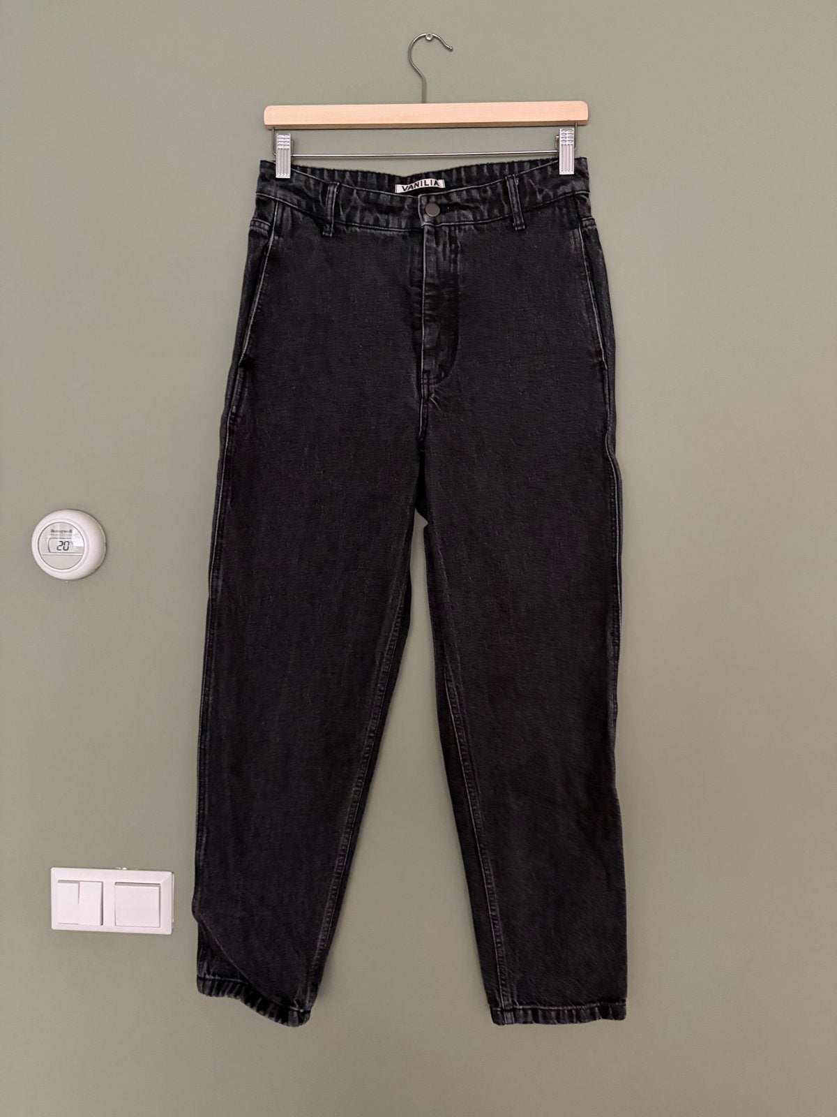 Vanilia Tapered Jeans Zwart - Maat 36, Ophalen of Verzenden, Zo goed als nieuw, Zwart, W28 - W29 (confectie 36)