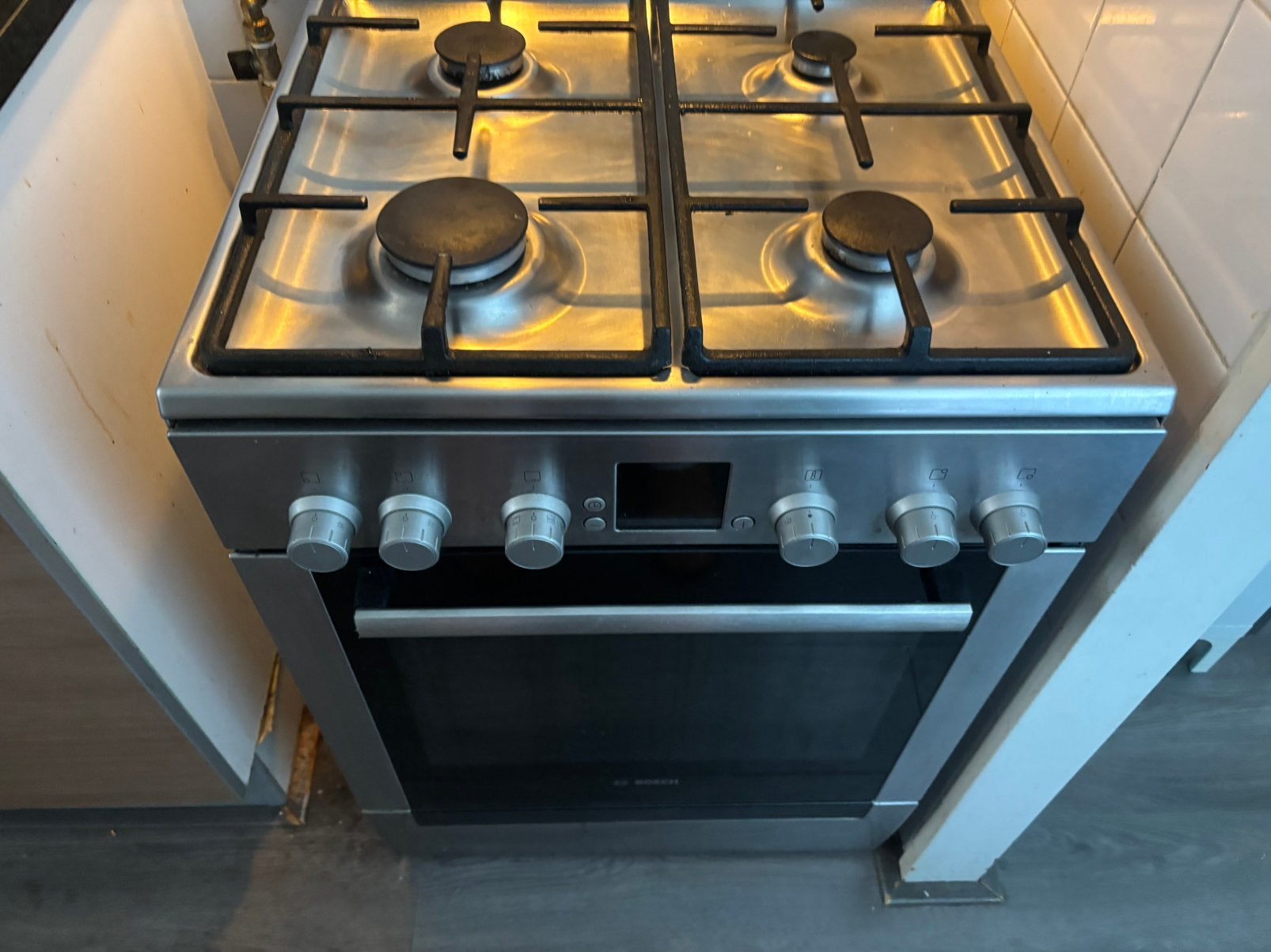 Bosch gasfornuis + bosch afzuigkap, Witgoed en Apparatuur, Fornuizen, Gebruikt, Vrijstaand, Gas, 4 kookzones, 85 tot 90 cm, 45 tot 60 cm