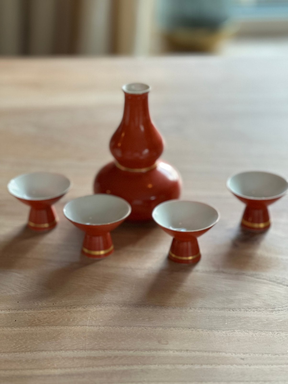 prachtige vintage japanse sake set vervaardigd uit porselein, Huis en Inrichting, Keuken | Servies, Aziatisch, Gebruikt, Overige typen