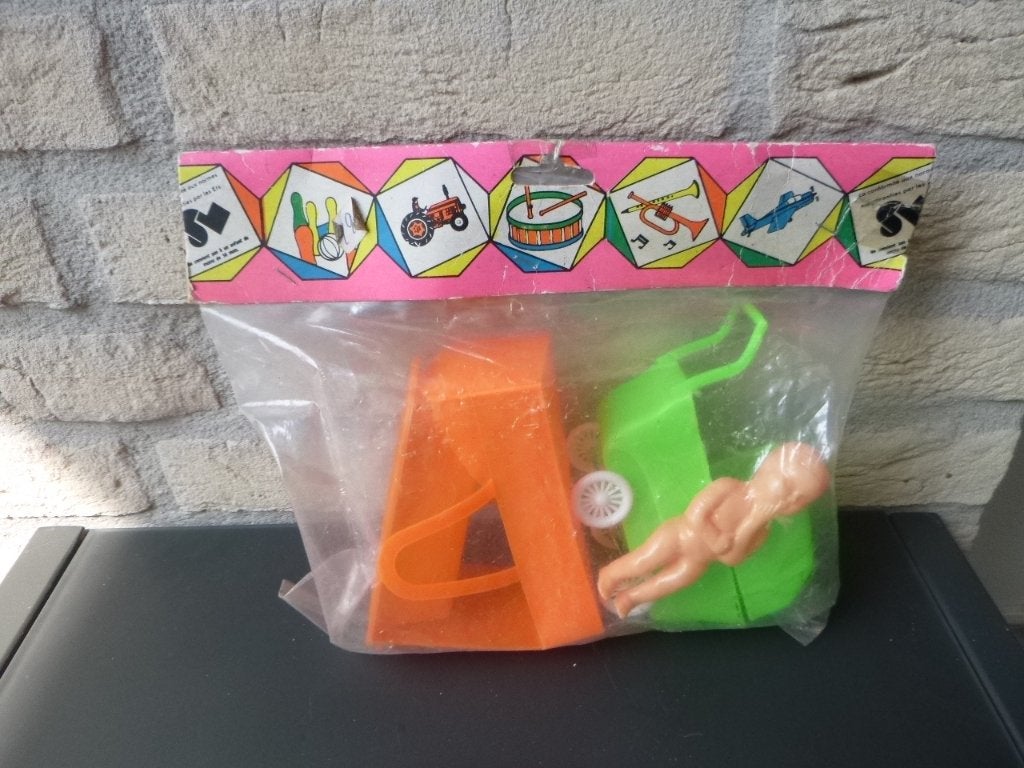 oud kunststof speelgoed: pop, reiswiegje, badje, kinderwagen, Ophalen of Verzenden, Huis en Inrichting