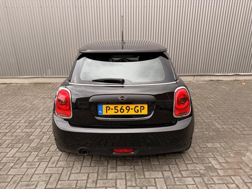 Mini Mini 1.5 One First Chili|Stoelverwarning|PDC|Nieuwe Apk, Voorwielaandrijving, 4 stoelen, Leder en Stof, Bedrijf